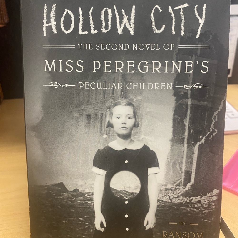 Hollow City: Miss Peregrine's Peculiar Children Book